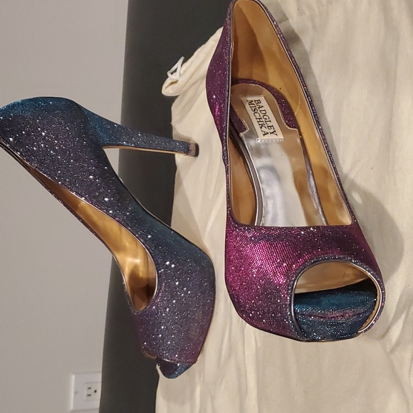 Size 8 Badgley Mishka shoes - Picture 2 of 3